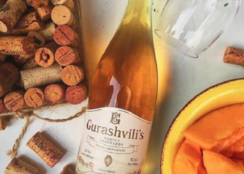 8 Reasons to Choose Natural, Preservative-Free Wine for Your Next Party
